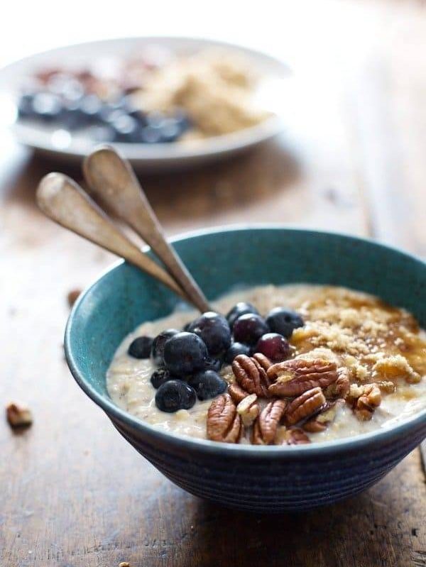 Flax and Blueberry Vanilla Overnight Oats - I can't think of a quick and easy breakfast that I love more. | pinchofyum.com